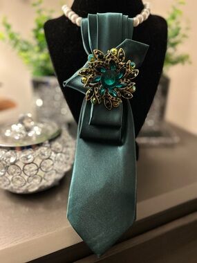 Emerald Satin Floral Brooch Tie
